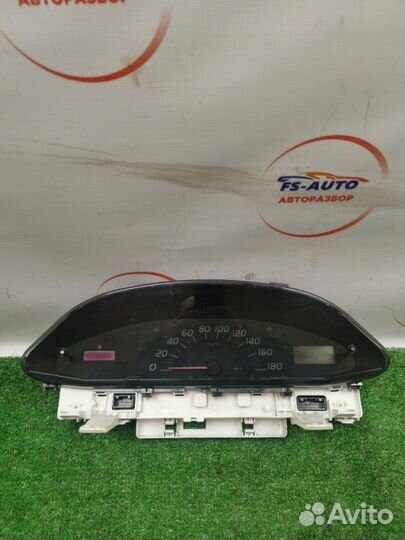 Панель приборов Toyota Yaris 2005—2009