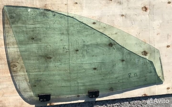 Стекло двери правой передней Додж Intrepid 2004г