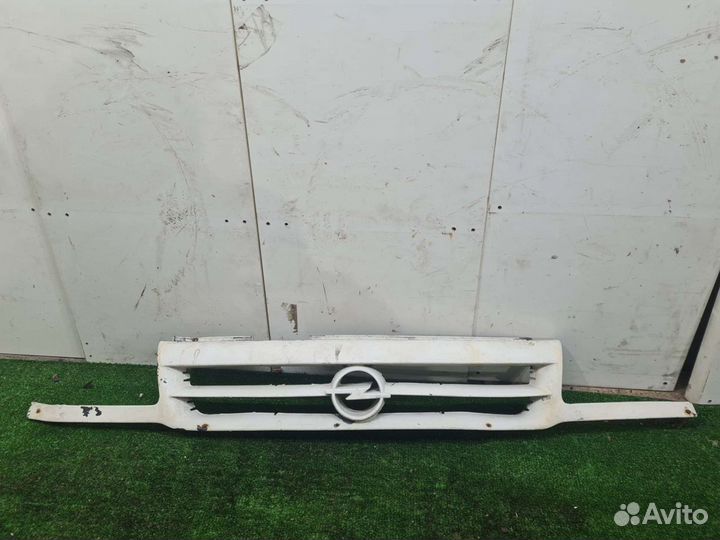 Решетка радиатора Opel Astra F