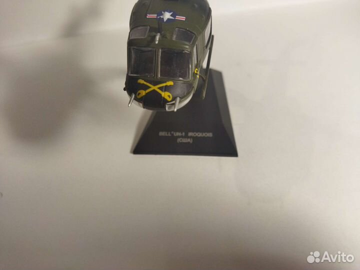 Коллекционная модель вертолёта bell uh-1 1/72