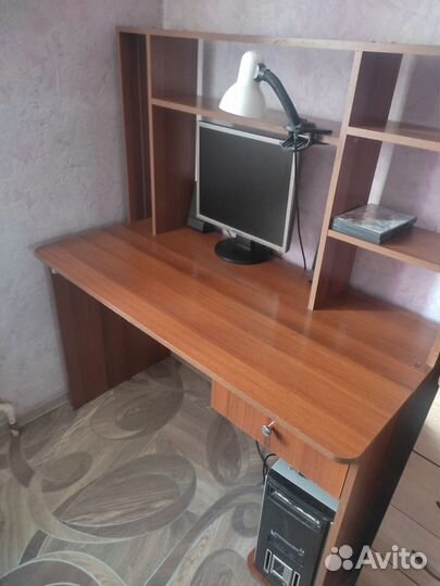 Компьютерный стол