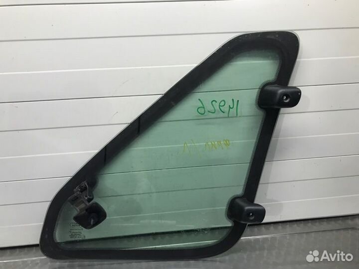 Стекло кузовное открывающееся форточка правое