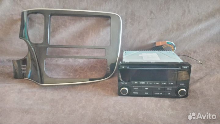 Рамка магнитолы аутлендер 3