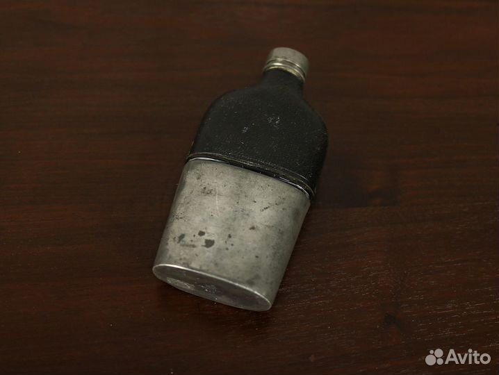Старинная фляга с кожей 