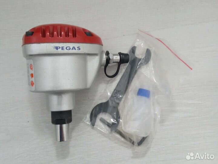 Наладонный пневмомолоток (нейлер)