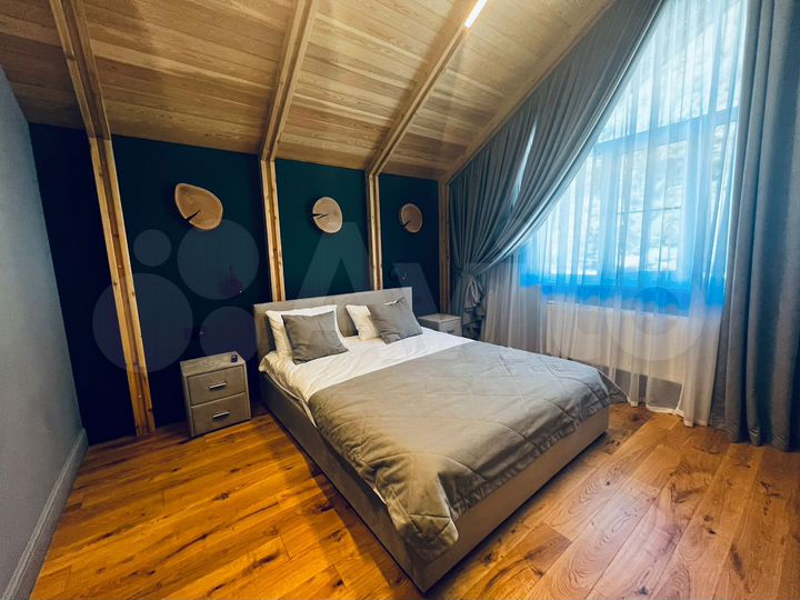 Дом 250 м² на участке 4 сот.