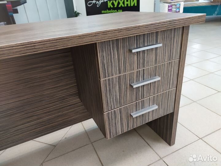 Стол письменный