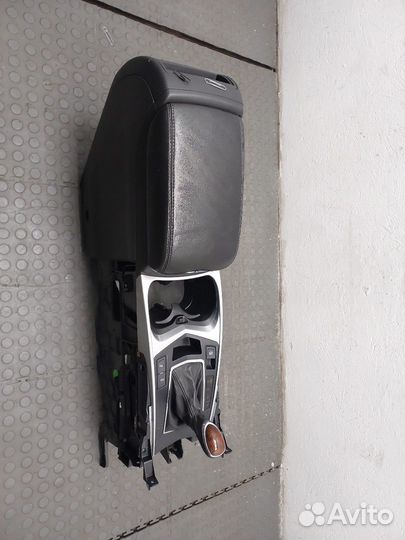 Консоль салона Cadillac SRX, 2013