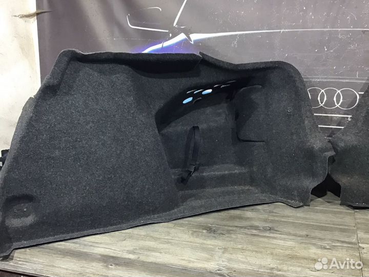 Обшивка багажника правая Skoda Octavia A5