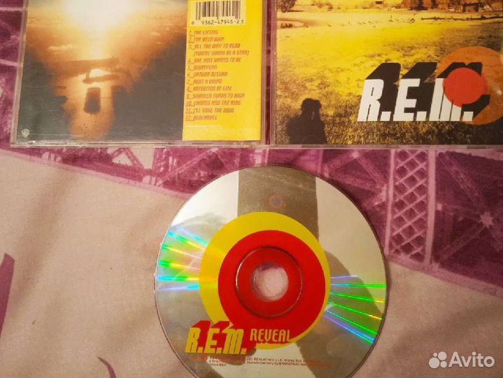 Рок-группа R. E. M. из сша.Альбом Reveal.CD диск