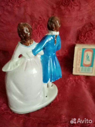 Статуэтка фарфор