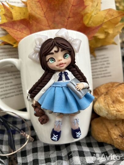 Кружка с декором из полимерной глины 