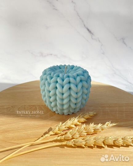 Уютная Свеча «Вязаный шар» ручной работы