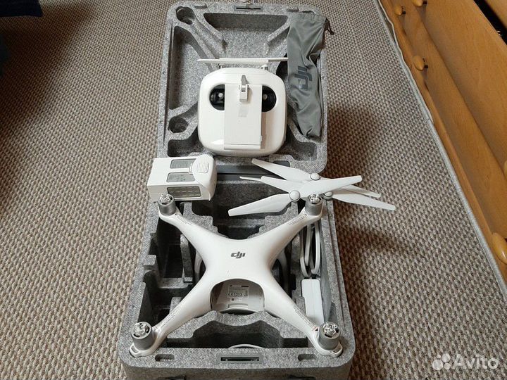 Квадрокоптер Phantom 4 про