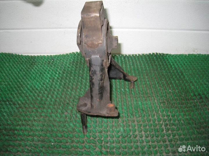 Опора (подушка) двигателя задняя Toyota Corolla E