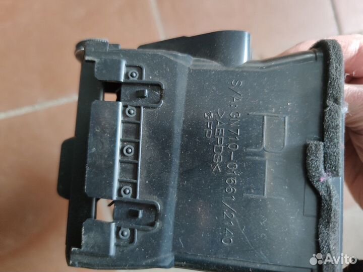 Дефлектор в подлокотник правый Toyota Camry