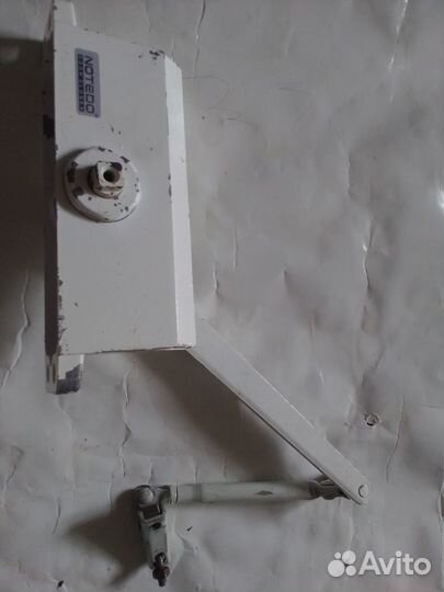 Доводчик для двери