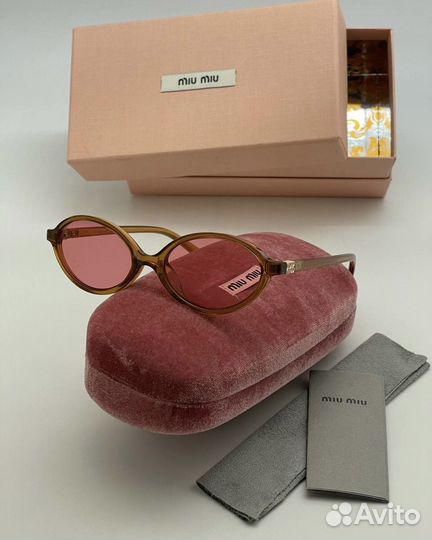 Солнцезащитные очки женские Miu Miu