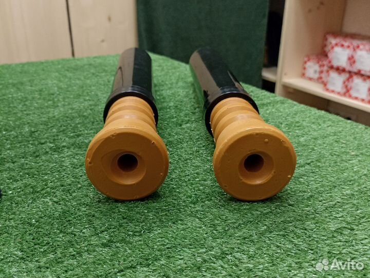 Пыльник заднего амортизатора Volvo C30 (06-12г)