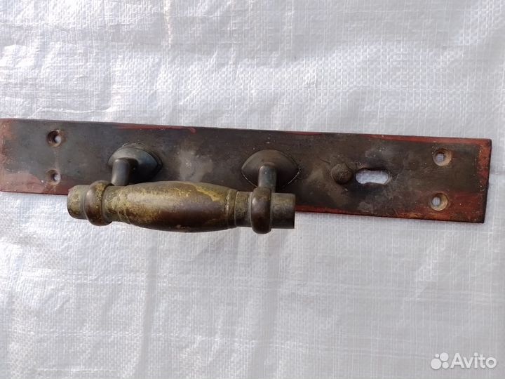 Антикварная дверная ручка