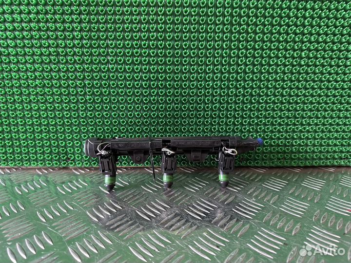 Форсунка топливная Skoda Fabia 1 1.2 AZQ