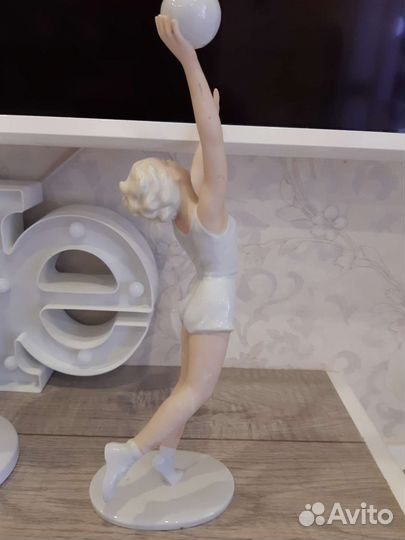 Статуэтка форфоровая Schaubach Kunst