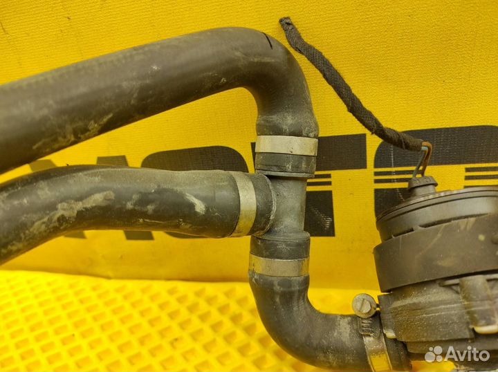 Насос отопителя Mercedes-Benz W639 M272.978 3.5