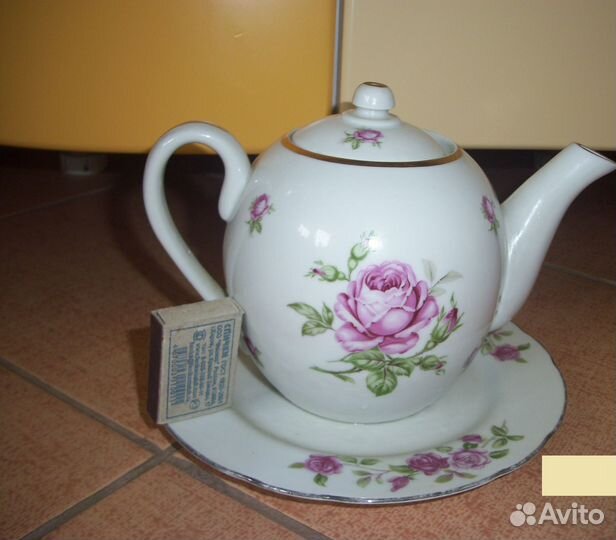 Тарелки 4 вида,супница,заварочные чайники