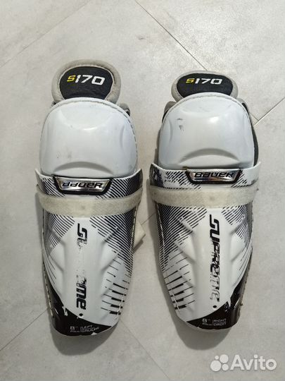 Коньки, нагрудник, наколенники, краги, шорты