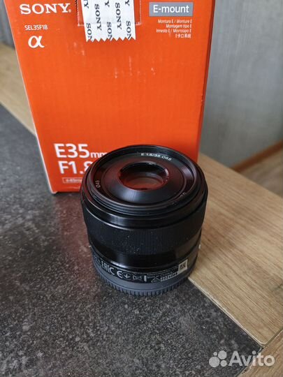 Объектив Sony 35mm f/1.8 (SEL35F18)