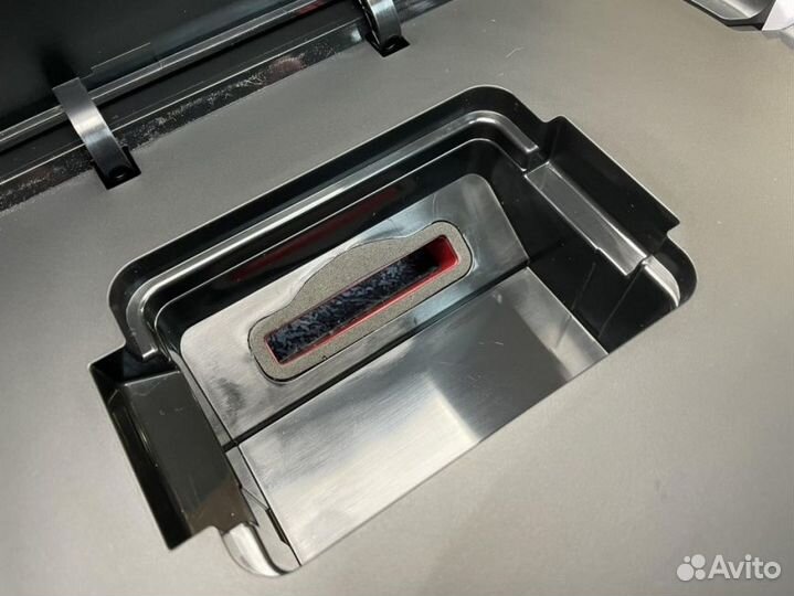 Пылесос-робот redmond Emotions RV-R56S, черный