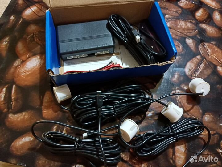 Парковочный радар парктроник на 4 датчика белый