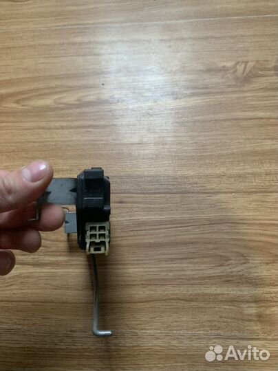 Активатор замка банажника Forester sf5