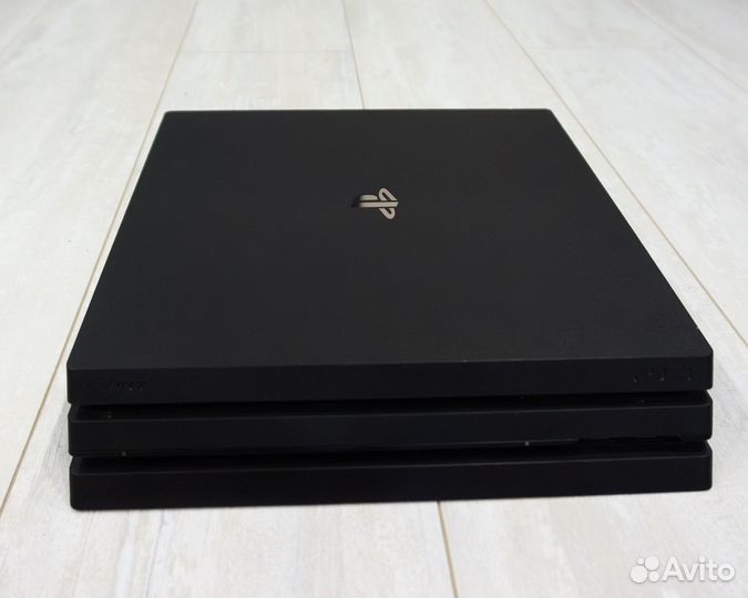 Sony Playstation 4 Pro 1TB (CUH-7208B)