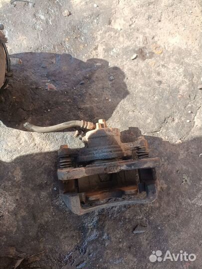 Передний левый суппорт Chevrolet Lacetti