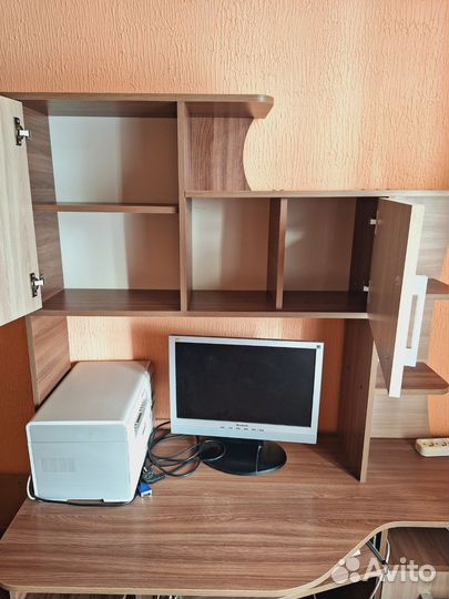 Компьютерный стол