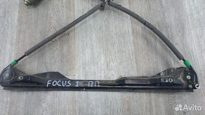 Стеклоподъемник передний правый Ford Focus 1 2002