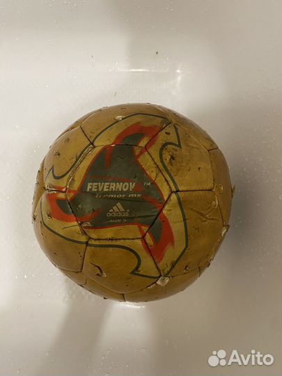 Футбольный мяч adidas fevernova