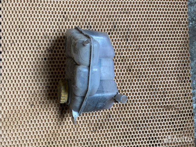 Раширительный бачок на Ford fiesta mk5