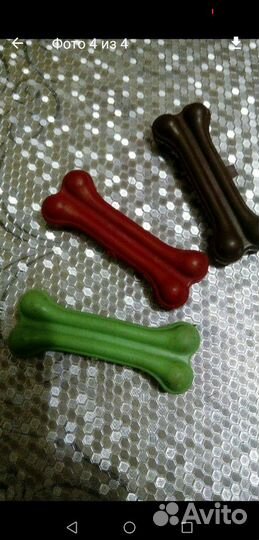 Носки, ботинки и игрушки для собак