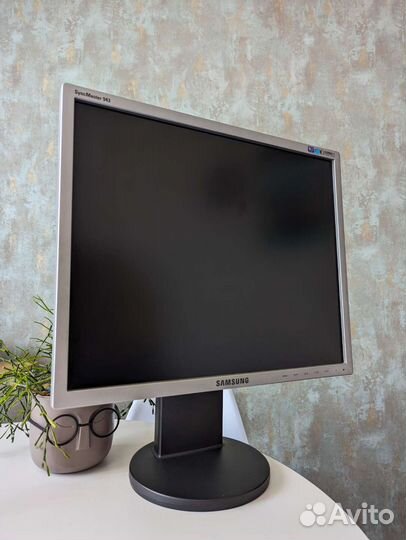 Монитор Samsung 943T