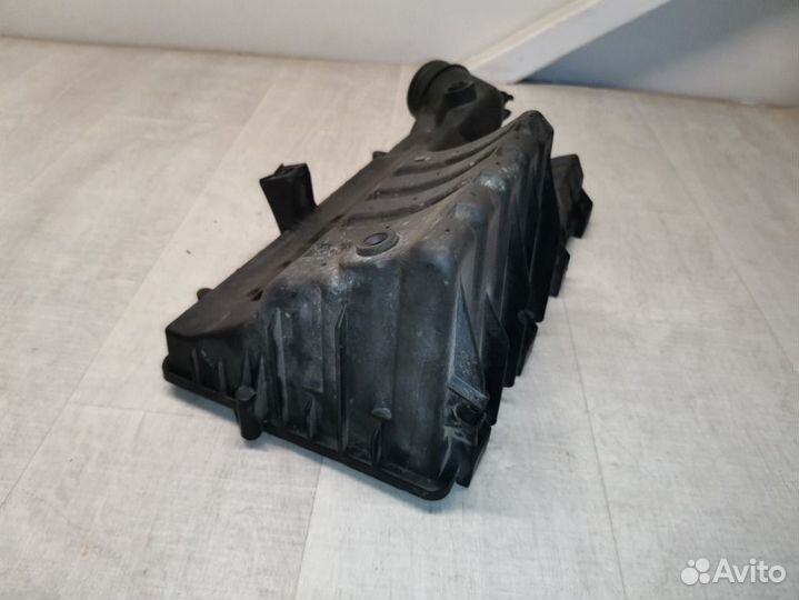 Корпус воздушного фильтра Volkswagen Golf 5 1.4