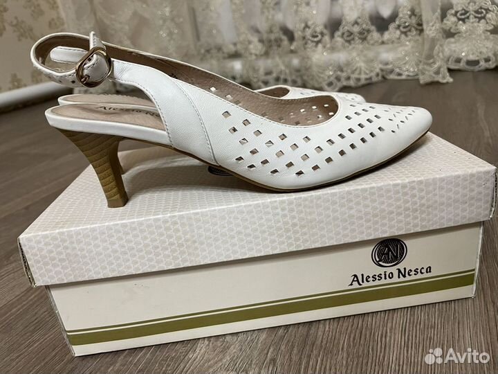 Босоножки женские