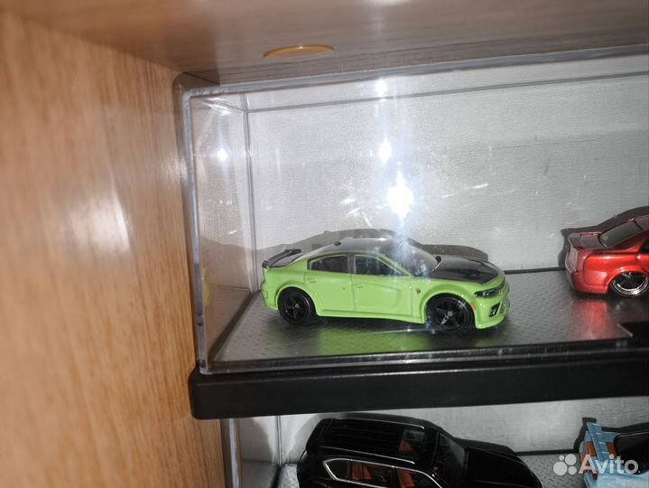 Модель автомобиля 1:64