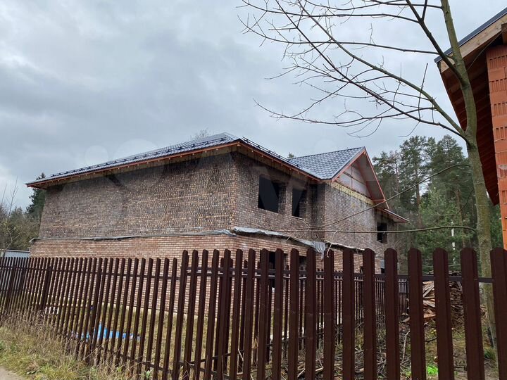 Таунхаус 450 м² на участке 8 сот.