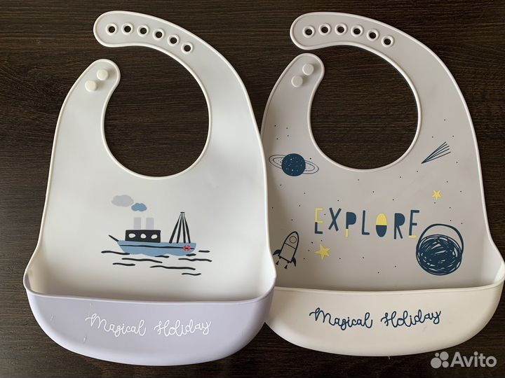 Нагрудник силиконый с карманом