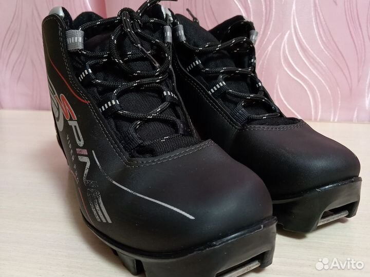 Лыжные ботинки spine