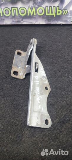 Петля капота Nissan Primera P11