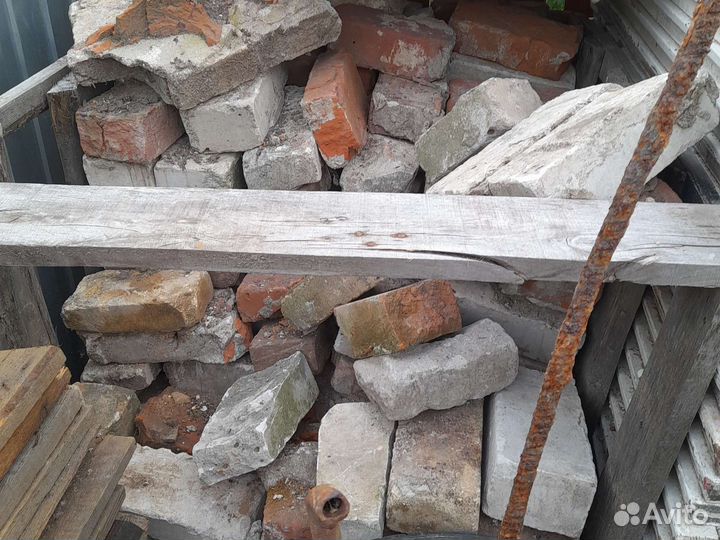 Бетонные блоки и кирпич бу