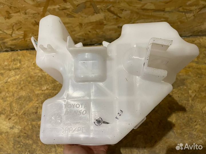 Бачок омывателя Тойота Рав 4 50